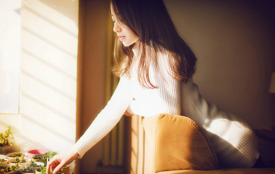 庞统点点头，邓贤、泠苞在军中威望终究不及张任，虽然如今占据了成都，成都以北皆降，但成都以南，巴郡各地将领官员却并未表态。